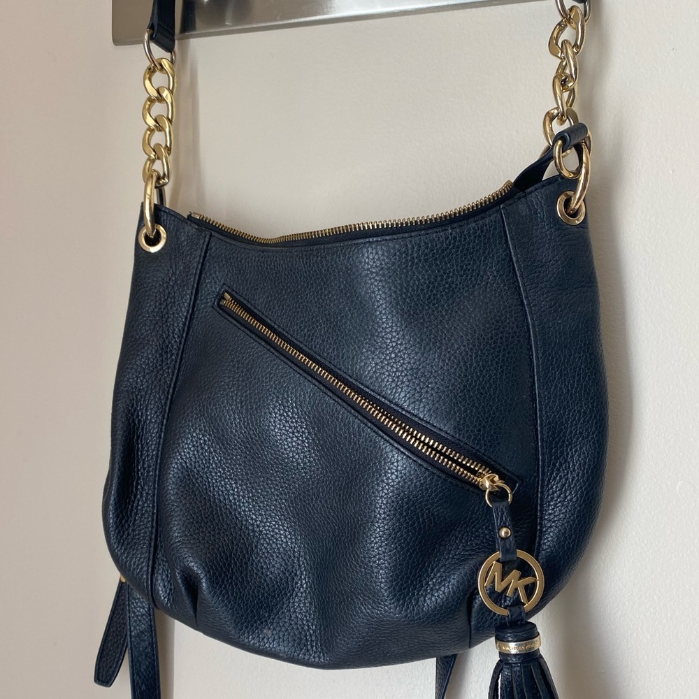 Michael Kohrs crossbody bag with gold chain detail